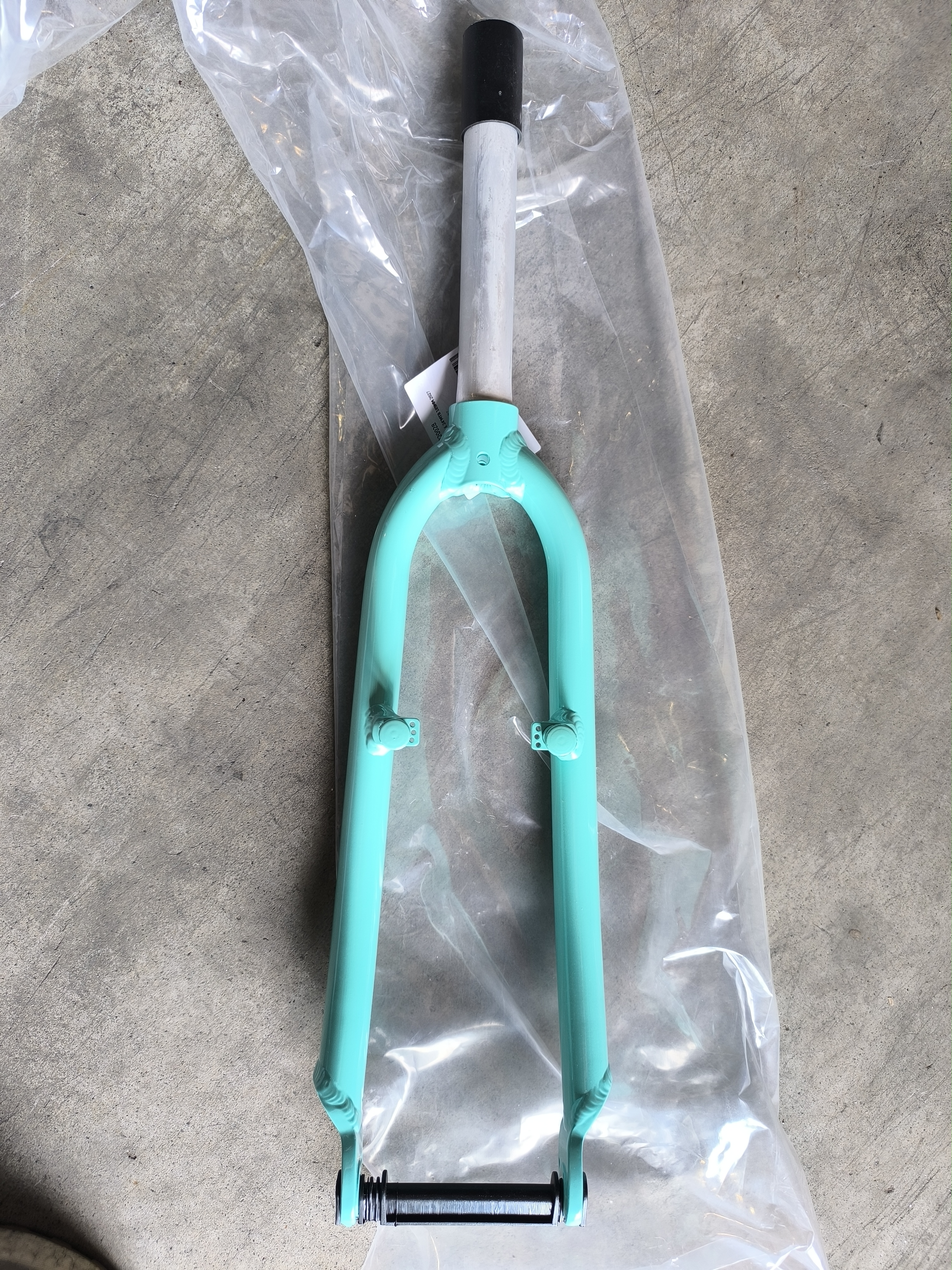 VP.BIC.VILA OFARBANA TVRDA_ VILE 24"MTB 189MM 2027